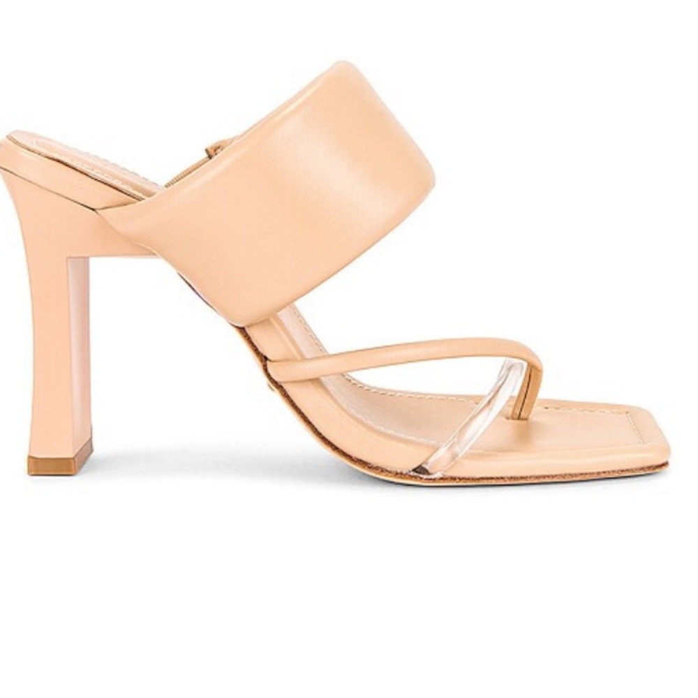 New in Box. Never Worn. Raye Beck heel in Tan 6.5